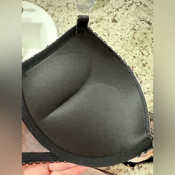 Victoria’s Secret Bombshell Add 2 Cups Push-up Bra - Picture 7 of 7